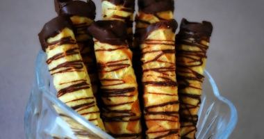 Рецепт Вафельных трубочек с вишней в шоколаде