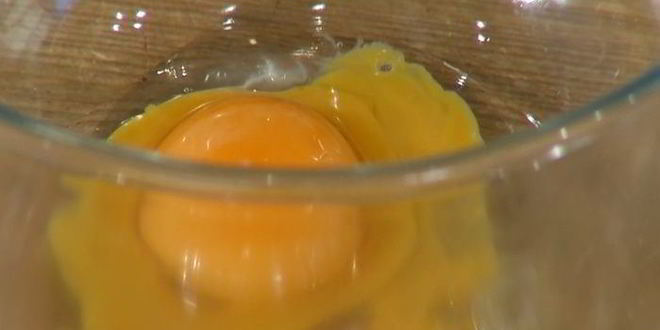 Рецепт вафель с помидорами, яйцом и грудинкой