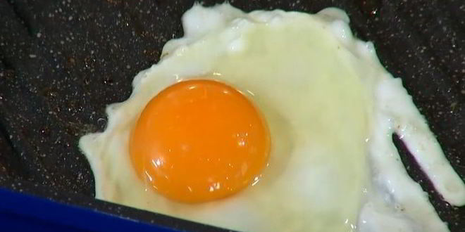 Рецепт вафель с помидорами, яйцом и грудинкой