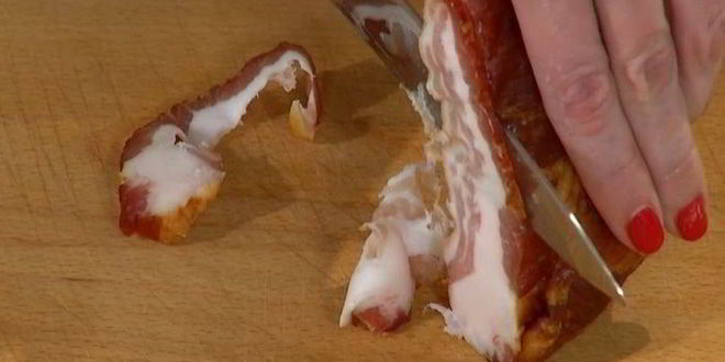 Рецепт вафель с помидорами, яйцом и грудинкой