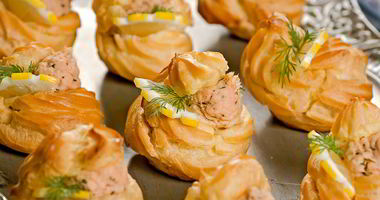 Рецепт Профитролей с кремом из лосося