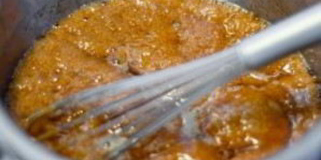 Рецепт профитролей с мороженым и карамельным соусом