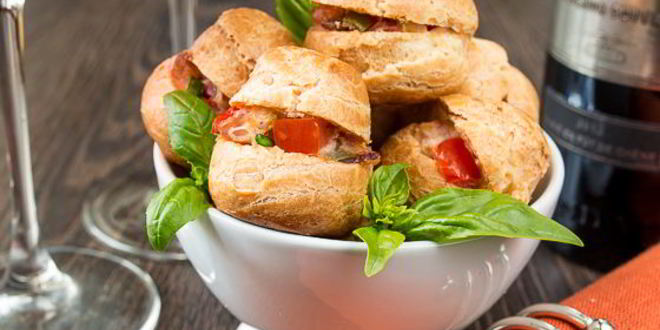 Рецепт профитролей с острым куриным салатом