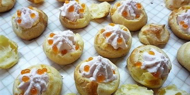 Рецепт профитролей с пармезаном и муссом из крабового мяса