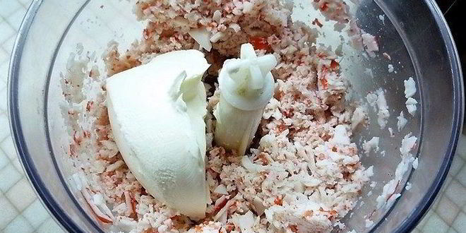 Рецепт профитролей с пармезаном и муссом из крабового мяса