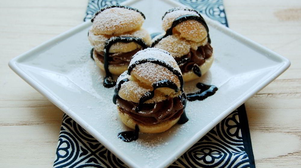 Как приготовить профитроли с ромовой начинкой