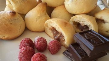 Рецепт Профитролей с шоколадно-ореховым кремом