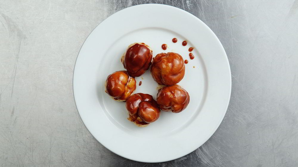 Как приготовить профитроли с заварным кремом и карамельным соусом