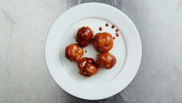 Рецепт Профитролей с заварным кремом и карамельным соусом