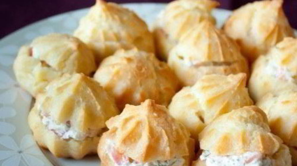 Как приготовить профитроли со сливочным сыром и лососем