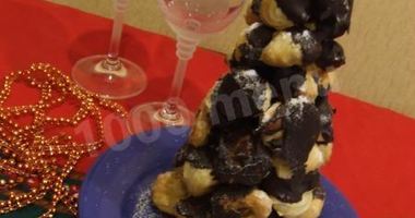Рецепт Шоколадной елки из профитролей Croquembouche