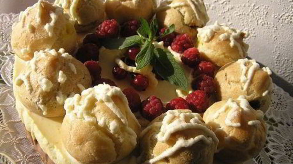 Как приготовить шоколадно-апельсиновый торт с профитролями