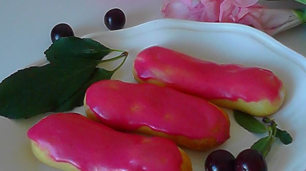 Как приготовить вишневые эклеры