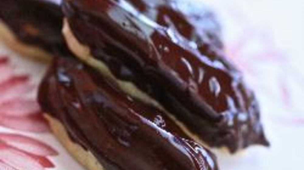 Как приготовить эклеры со взбитыми сливками