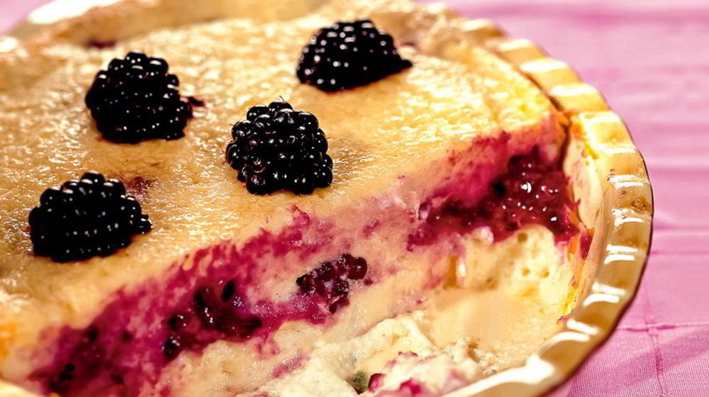 Как приготовить творожную запеканку с ежевикой