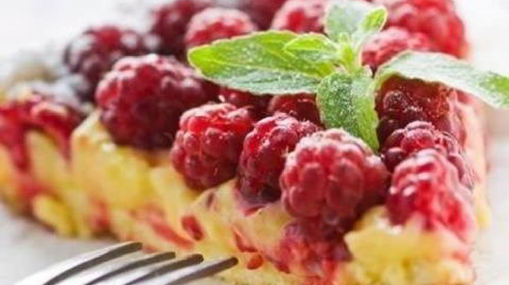 Как приготовить творожную запеканку со свежей малиной