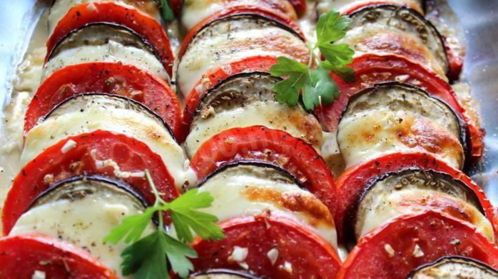 Как приготовить запеканку из баклажанов с помидорами и сыром в духовке
