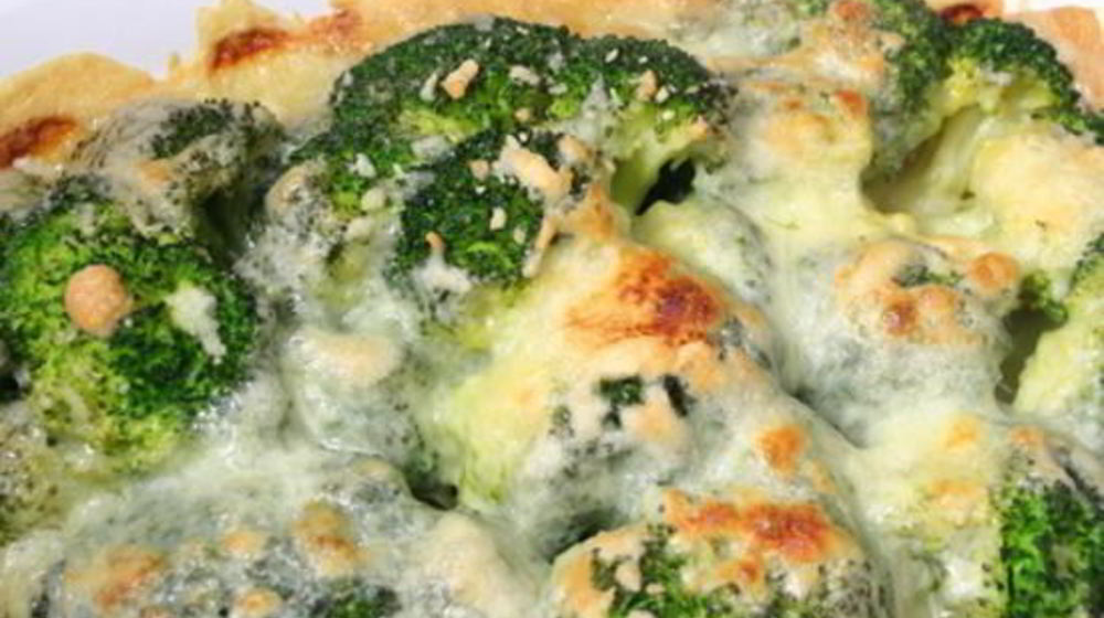 Как приготовить запеканку из куриного фарша с капустой брокколи, яйцами и сыром