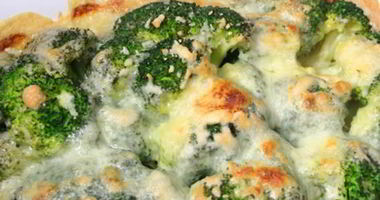 Рецепт Запеканки из куриного фарша с капустой брокколи, яйцами и сыром