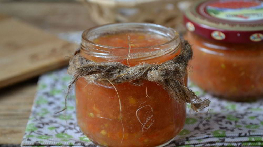 Как приготовить аджику без перца на зиму