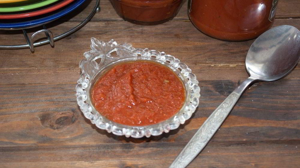 Как приготовить аджику из яблок и томата на зиму