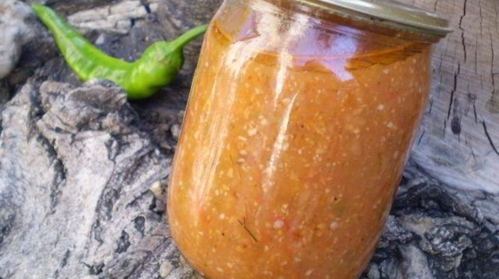 Как приготовить аджику консервированную