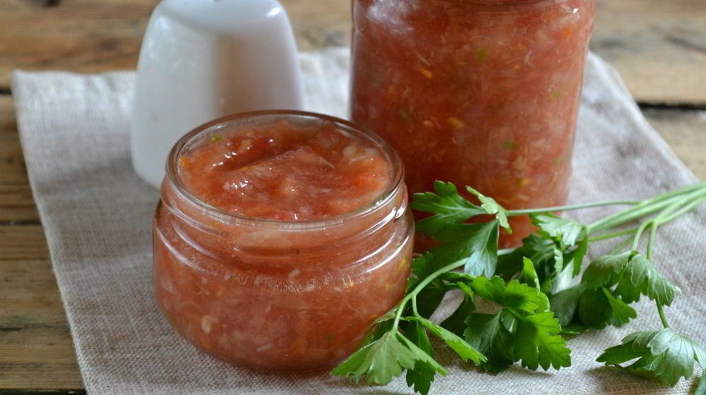 Как приготовить аджику с хреном сырая