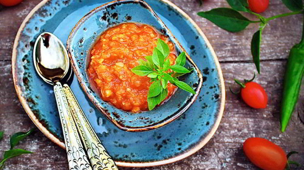 Как приготовить острую аджику из кабачков