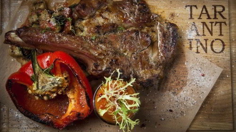 Как приготовить седьмое ребро молочного теленка с печеными овощами и домашней аджикой