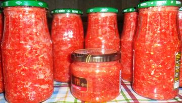 Рецепт Сырой аджики с хреном и помидорами на зиму