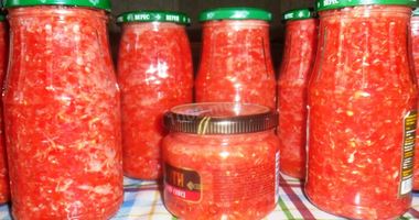 Рецепт Сырой аджики с хреном и помидорами на зиму