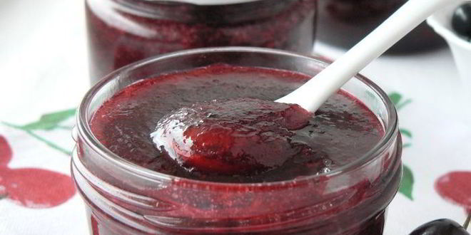 Рецепт джема из черной смородины с вишней и яблоком