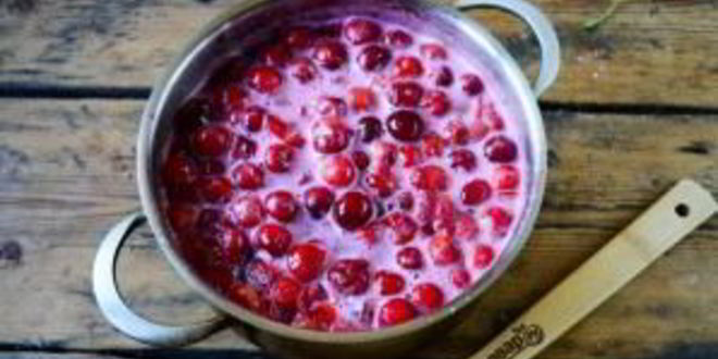 Рецепт джема из вишни с косточками