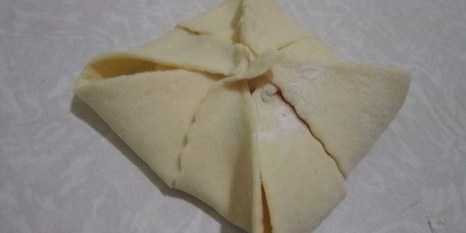 Рецепт конвертов из слоеного теста с творогом и джемом