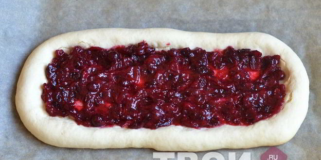 Рецепт песочных полосок с джемом и орехами