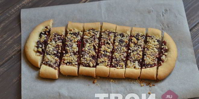 Рецепт песочных полосок с джемом и орехами