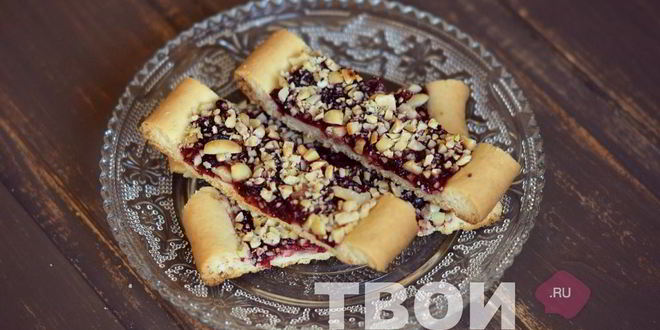 Рецепт песочных полосок с джемом и орехами