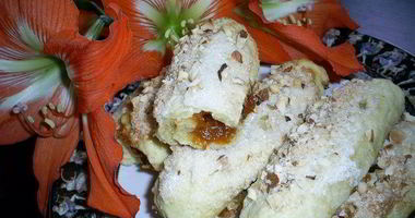 Рецепт Слоистых лимонных рулетиков с джемом и орехами