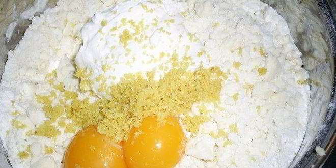 Рецепт слоистых лимонных рулетиков с джемом и орехами