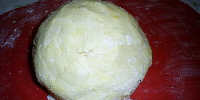 Рецепт слоистых лимонных рулетиков с джемом и орехами