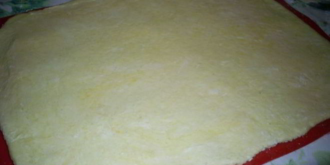 Рецепт слоистых лимонных рулетиков с джемом и орехами