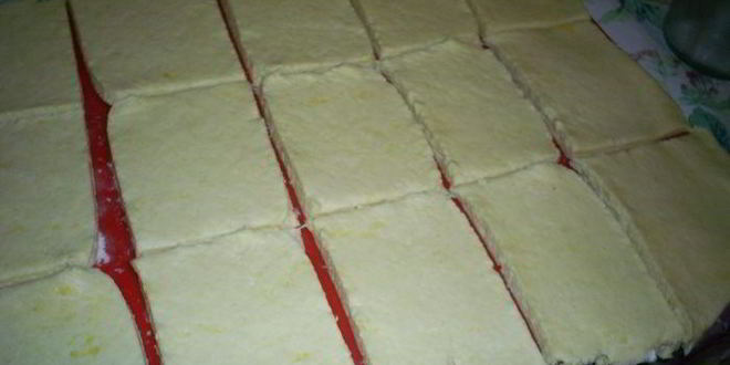 Рецепт слоистых лимонных рулетиков с джемом и орехами