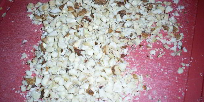 Рецепт слоистых лимонных рулетиков с джемом и орехами