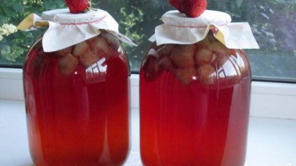 Как приготовить клубничный компот на зиму