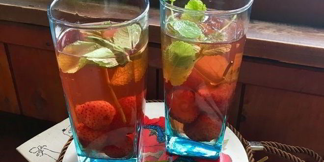 Рецепт клубничного компота с мятой