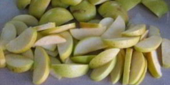 Рецепт компота из брусники и яблок