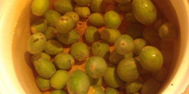 Рецепт компота из фейхоа и ягод со специями