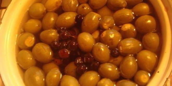 Рецепт компота из фейхоа и ягод со специями