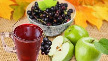 Рецепт Компота из яблок и смородины на зиму