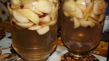 Рецепт Компота из яблок с клюквой